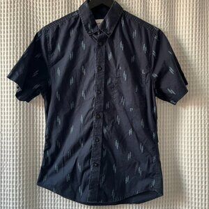 Navy Goodfellow cotton button-down short-sleeve shirt with feather desig…